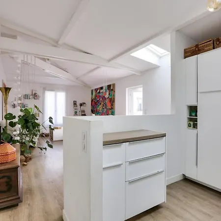 Apartment Charming For 4 In The Heart Of Montmartre