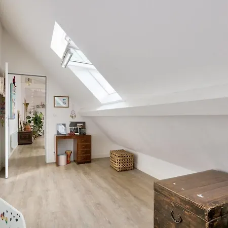 Apartment Charming For 4 In The Heart Of Montmartre