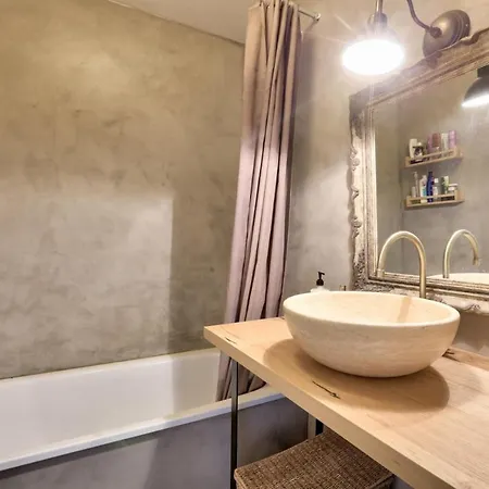 Charming For 4 In The Heart Of Montmartre * Paris