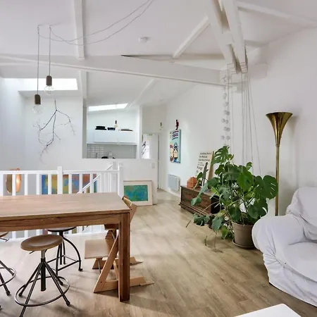 Apartment Charming For 4 In The Heart Of Montmartre *